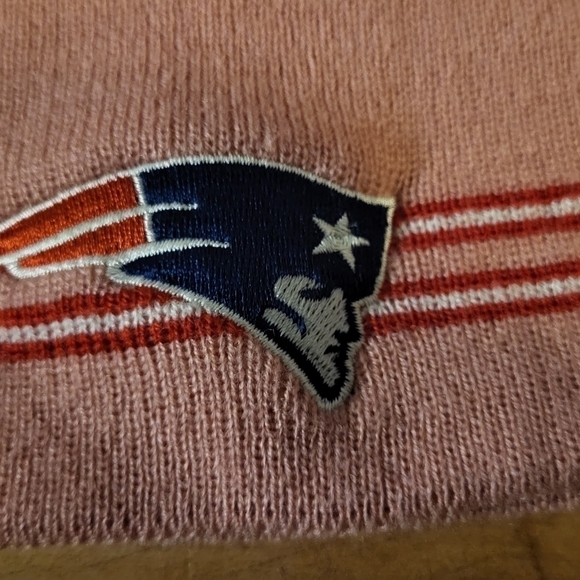 NFL Reebok NE Patriots Pink Winter Beanie Hat - Picture 7 of 7